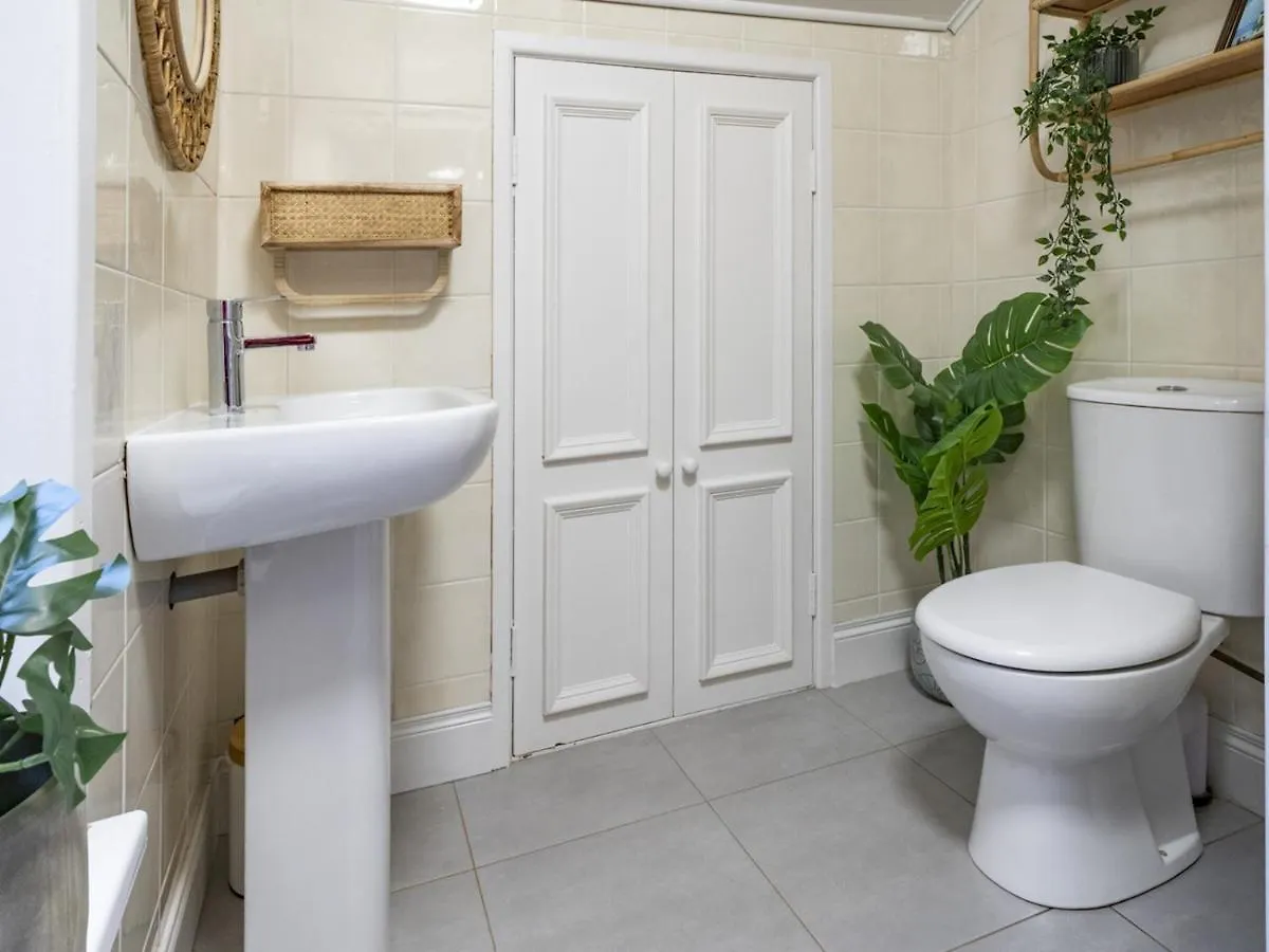 Holiday home Pass The Keys Exquisite 3 Floor Townhouse Perfect Location Villa Belfast